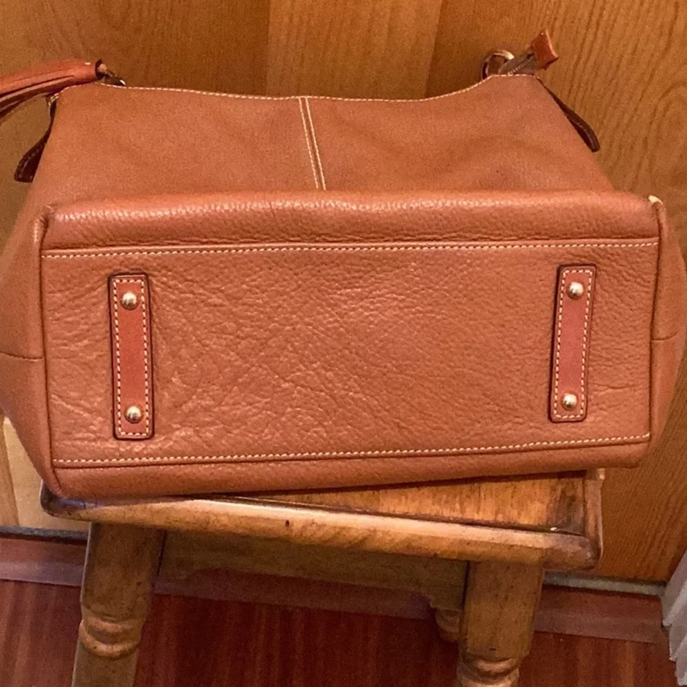 Dooney & Bourke Large Leather Shoulder Bag - Picture 4 of 11